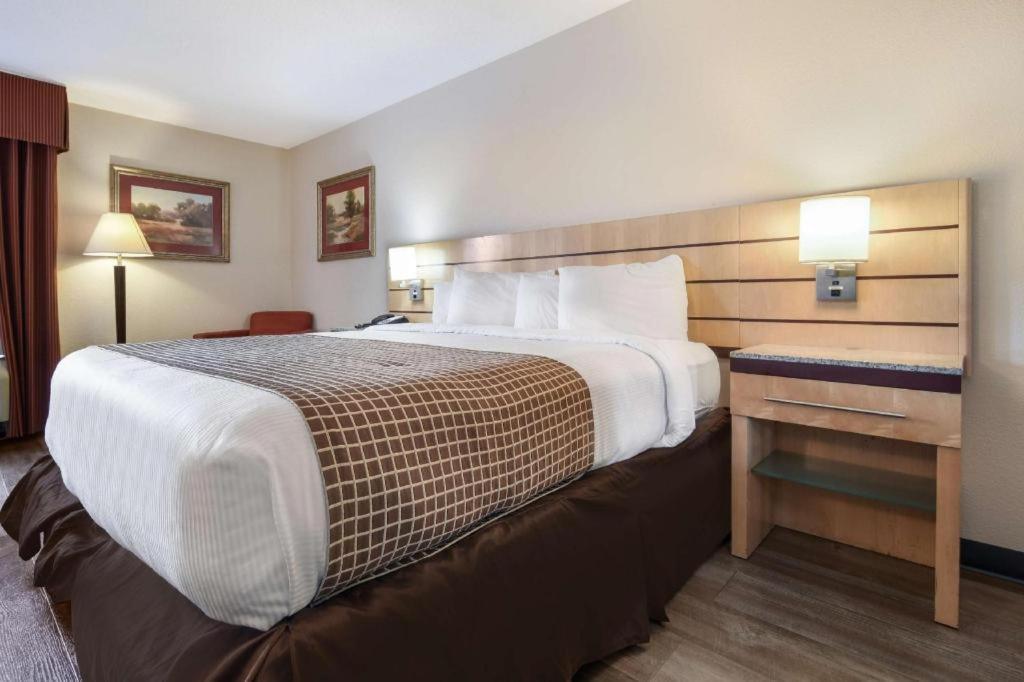 Surestay Plus Hotel Tarboro Exterior photo